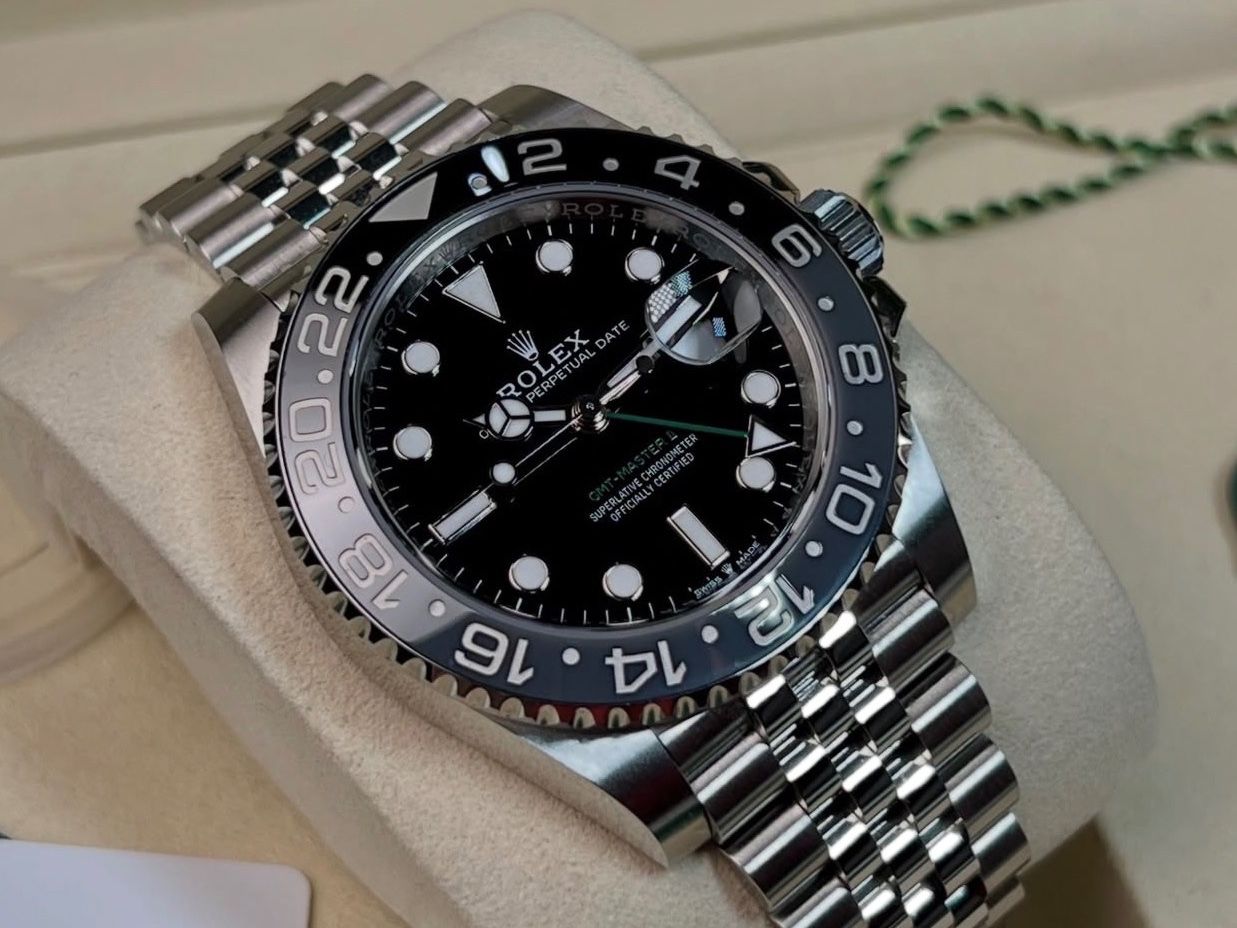🦇​ ROLEX  GMT MASTER II BRUCE WAYNE 126710GRNR🦇​