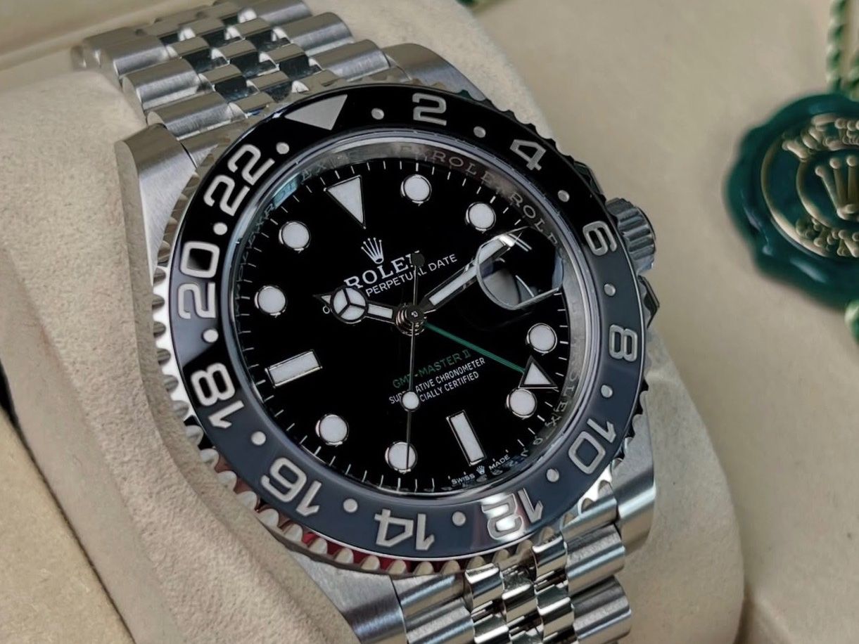 🦇​ ROLEX  GMT MASTER II BRUCE WAYNE 126710GRNR🦇​
